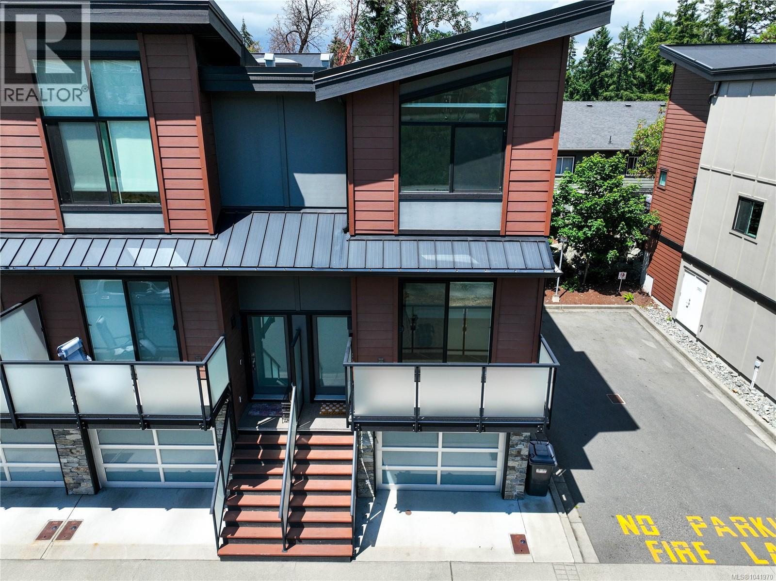 #157 300 Phelps Ave - 26