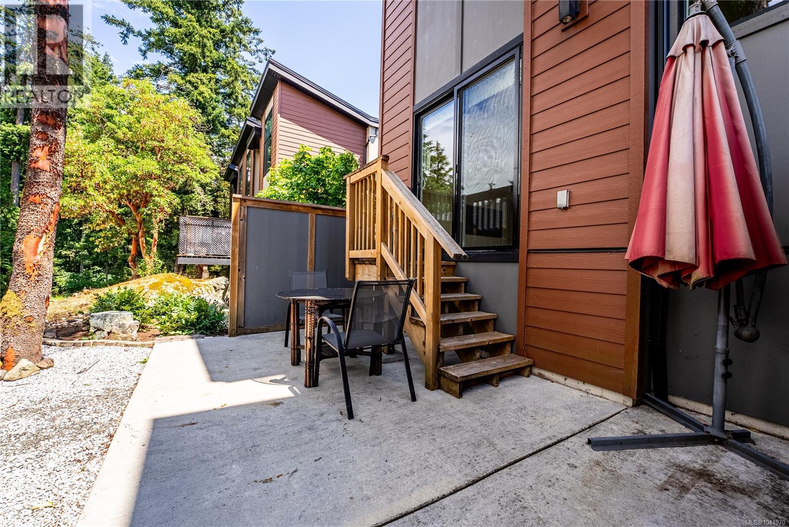 #157 300 Phelps Ave - 32