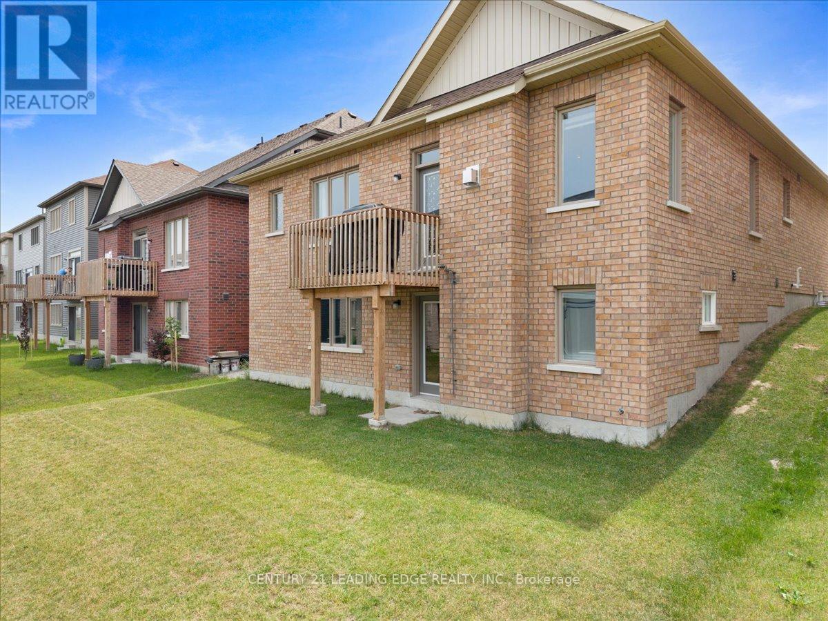 16 FAIMIRA AVENUE - 32