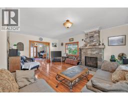 Living room - 3604 Pleasant Valley Road, Vernon, BC V1T4L6 Photo 15