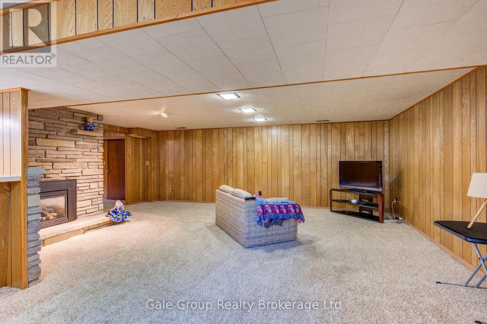 74 PINE STREET W - 31