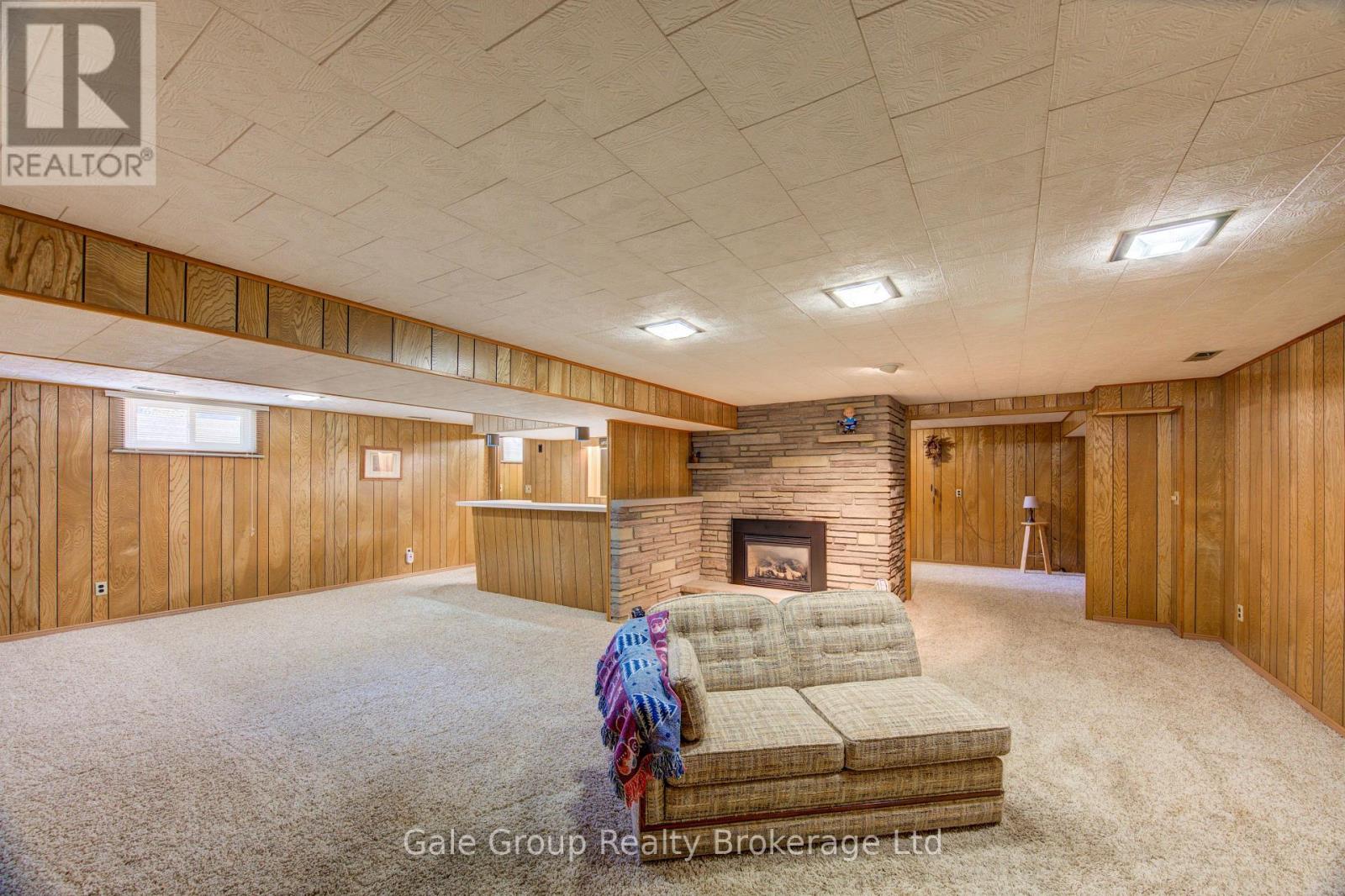74 PINE STREET W - 32