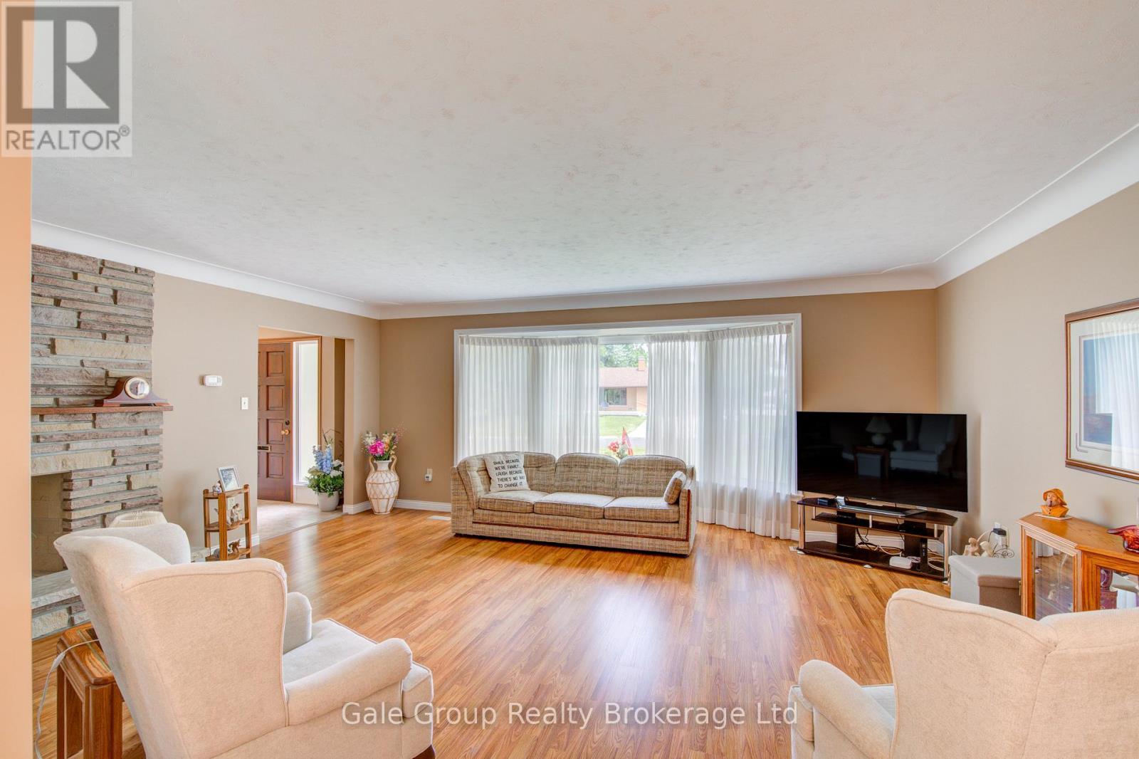 74 PINE STREET W - 8