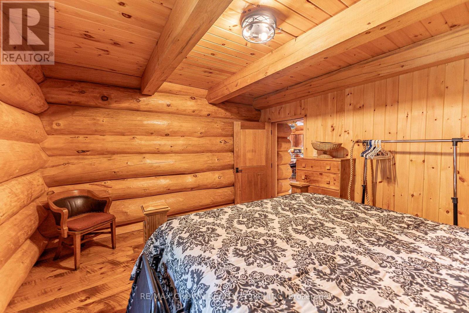 28 CASSELS LAKE C ISLAND - 10