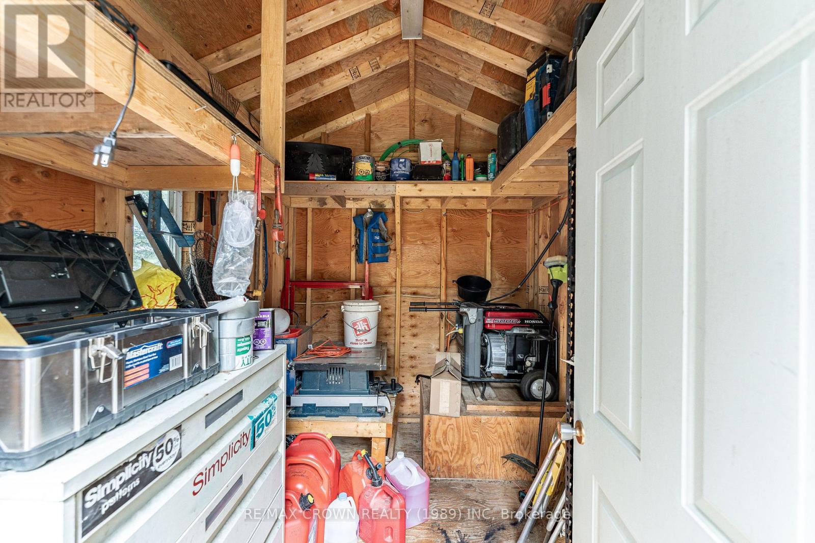 28 CASSELS LAKE C ISLAND - 15