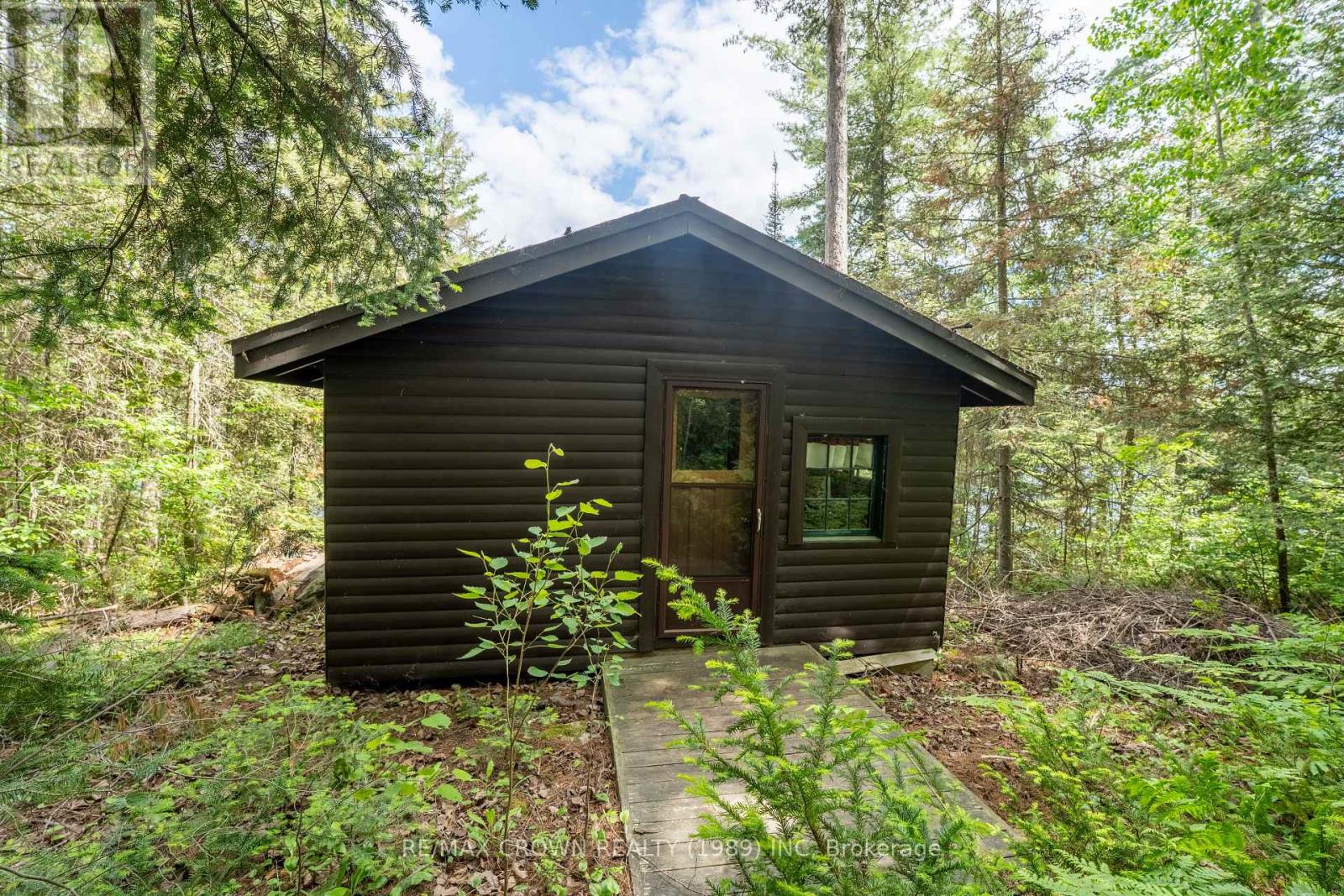 28 CASSELS LAKE C ISLAND - 19