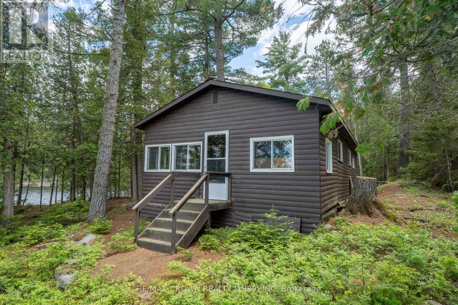 28 CASSELS LAKE C ISLAND - 29