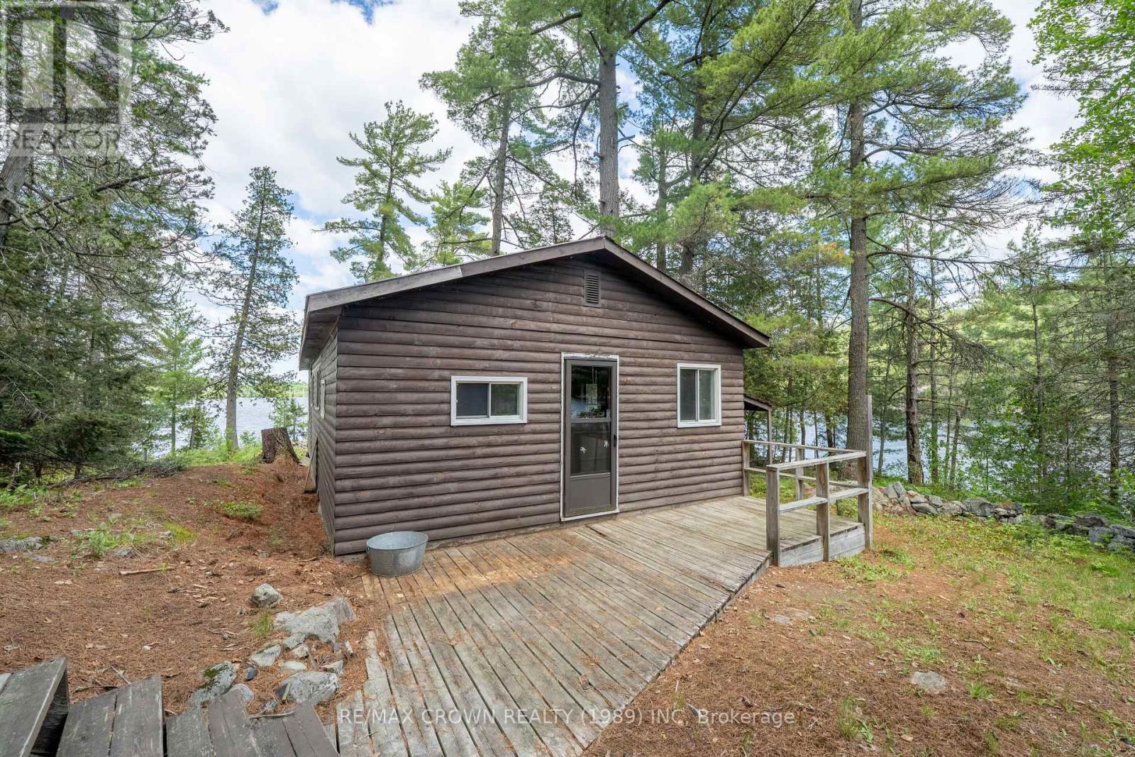 28 CASSELS LAKE C ISLAND - 30
