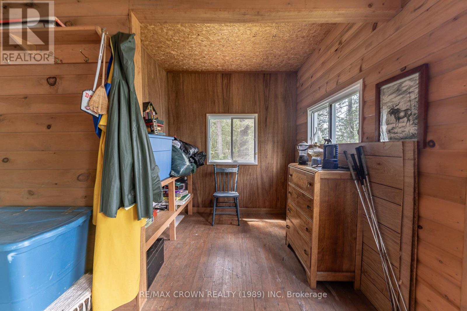 28 CASSELS LAKE C ISLAND - 31