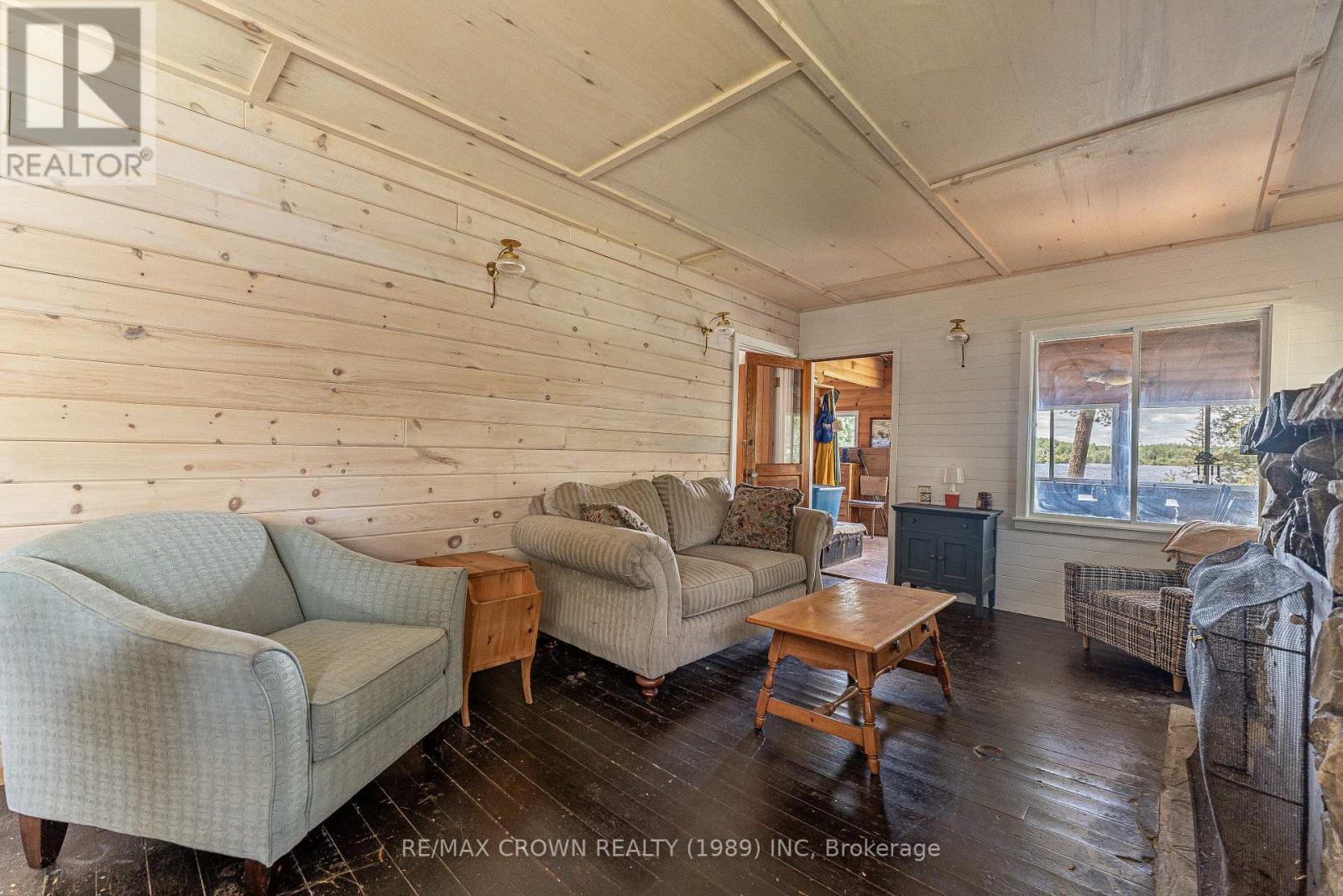 28 CASSELS LAKE C ISLAND - 35