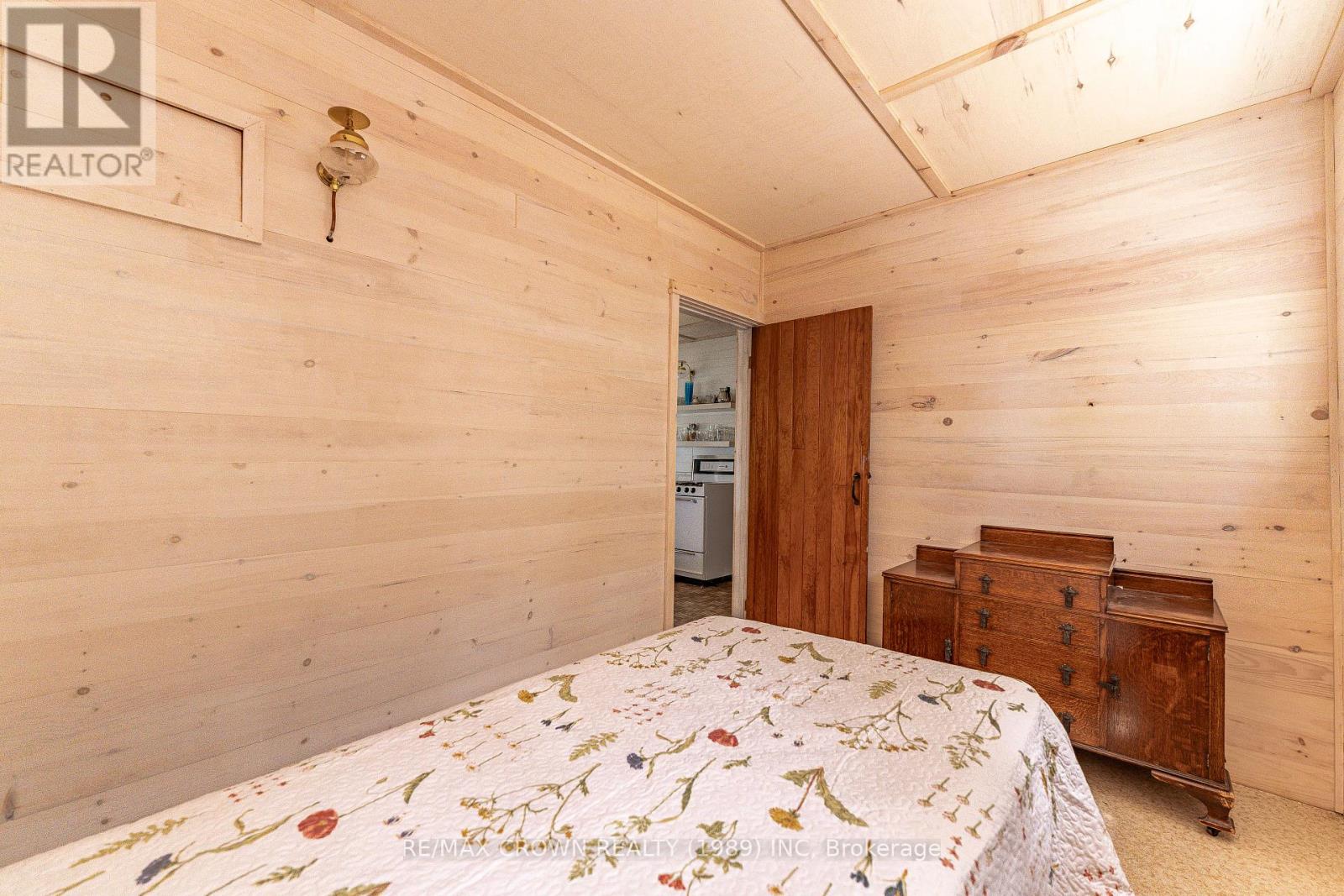 28 CASSELS LAKE C ISLAND - 37