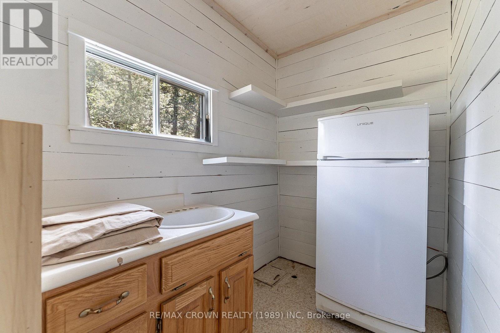 28 CASSELS LAKE C ISLAND - 40