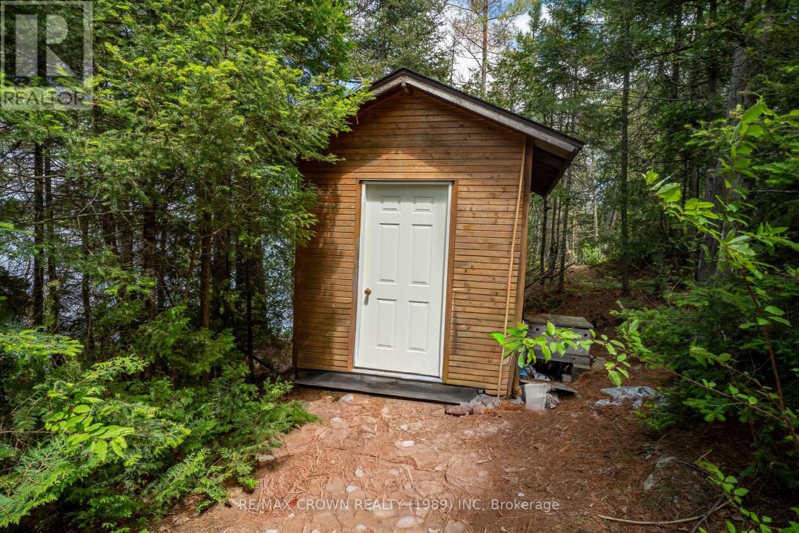 28 CASSELS LAKE C ISLAND - 42