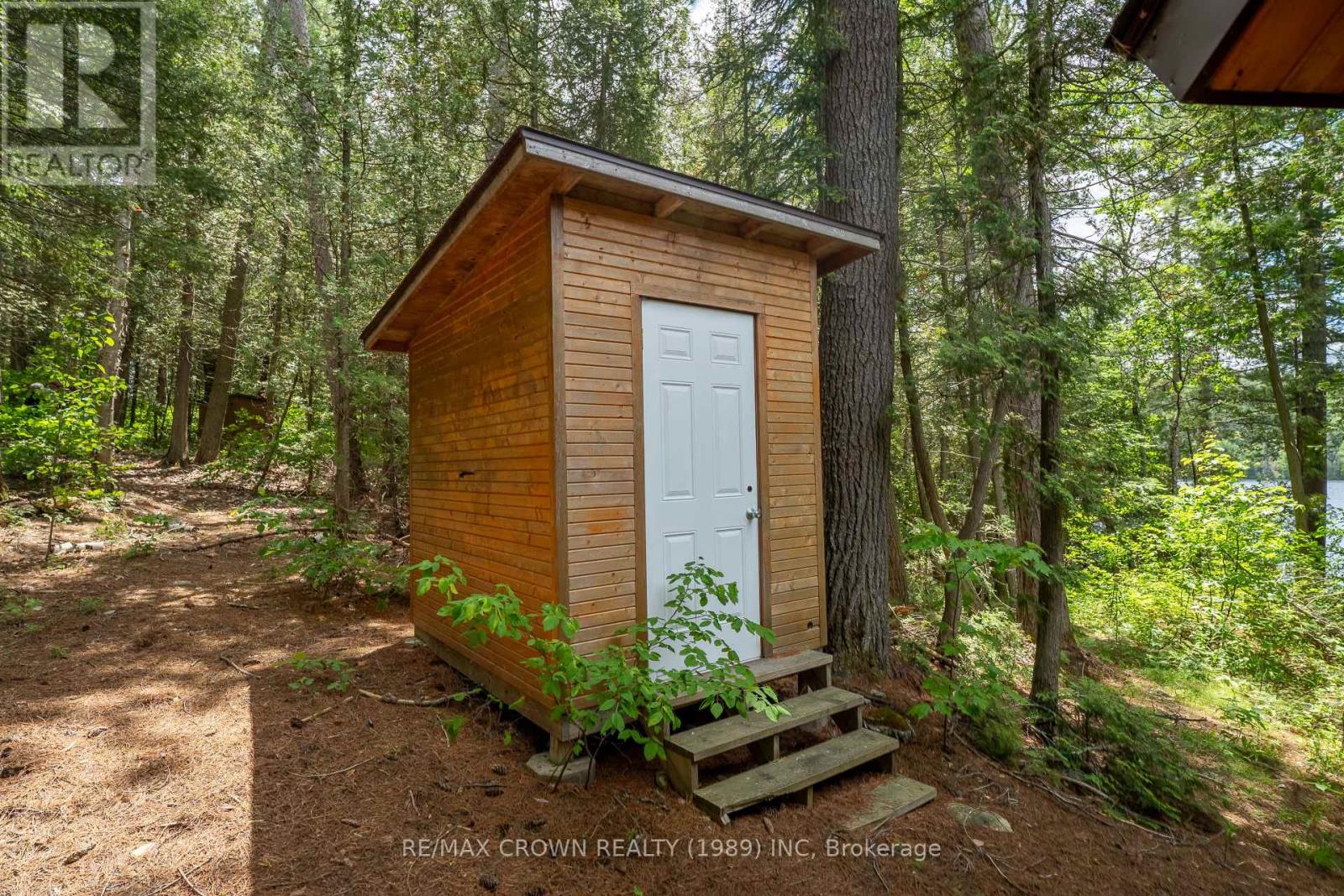 28 CASSELS LAKE C ISLAND - 43