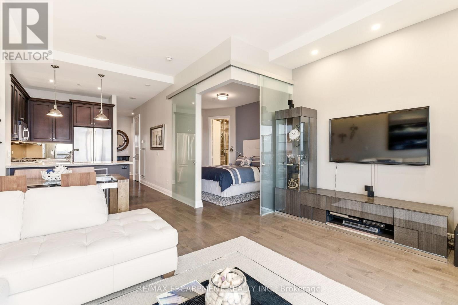 #703 11 BRONTE ROAD - 22