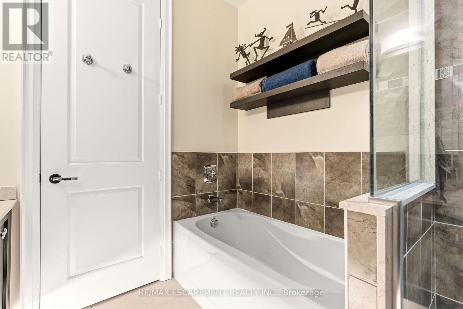 #703 11 BRONTE ROAD - 25
