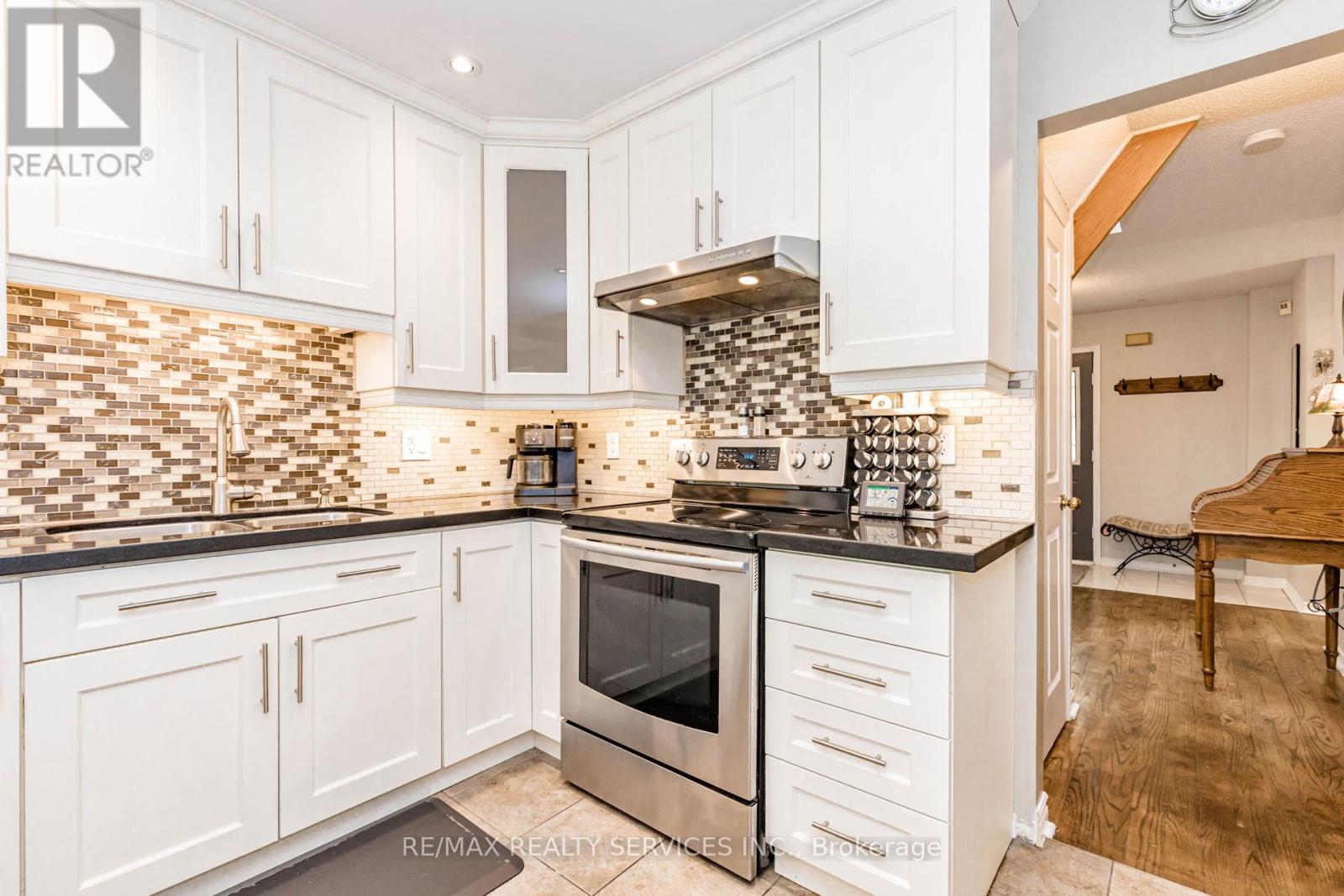 50 BARR CRESCENT - 10