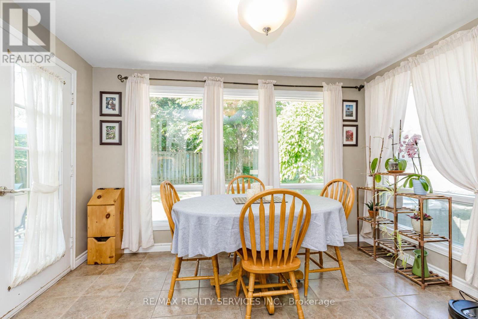 50 BARR CRESCENT - 12