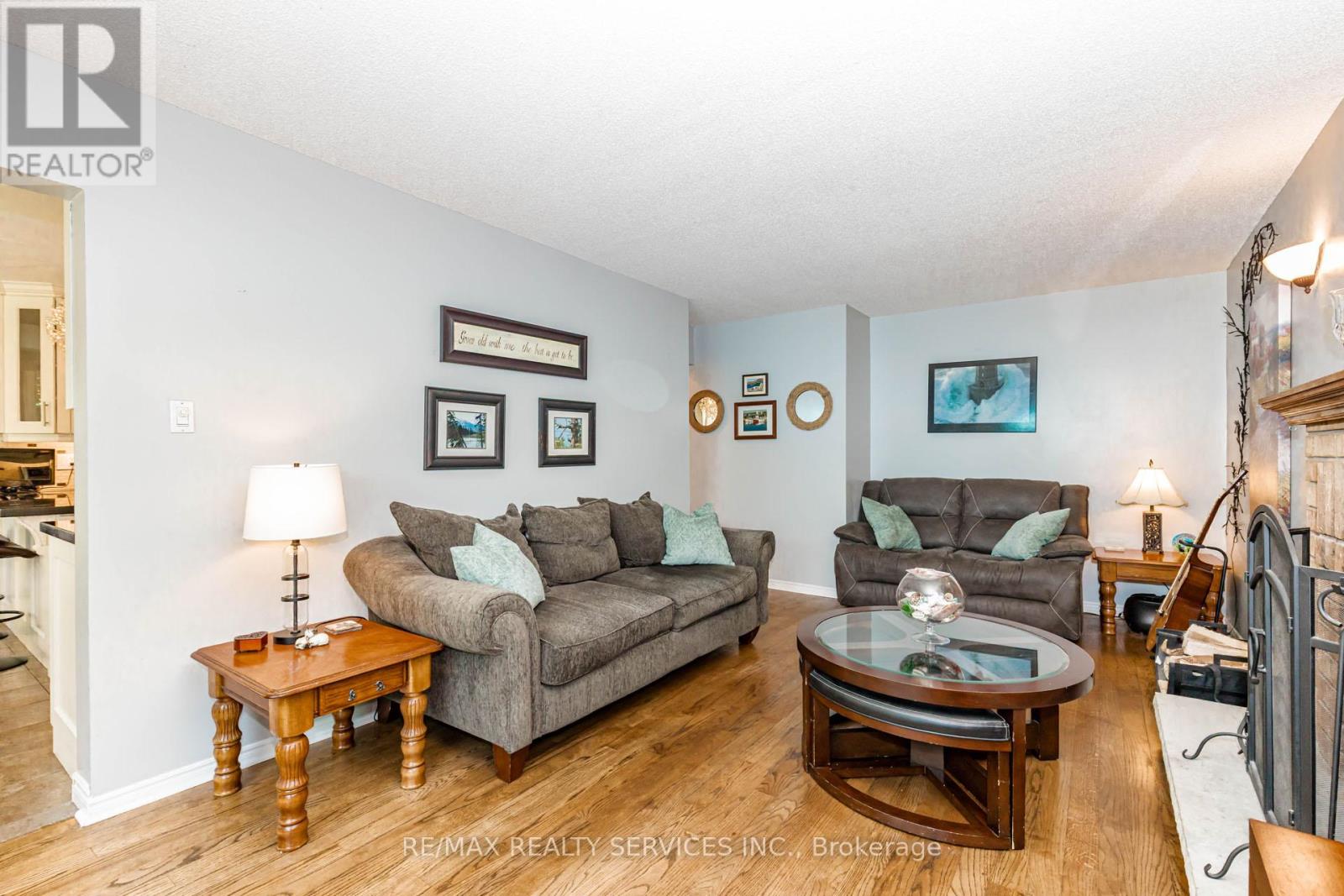 50 BARR CRESCENT - 17