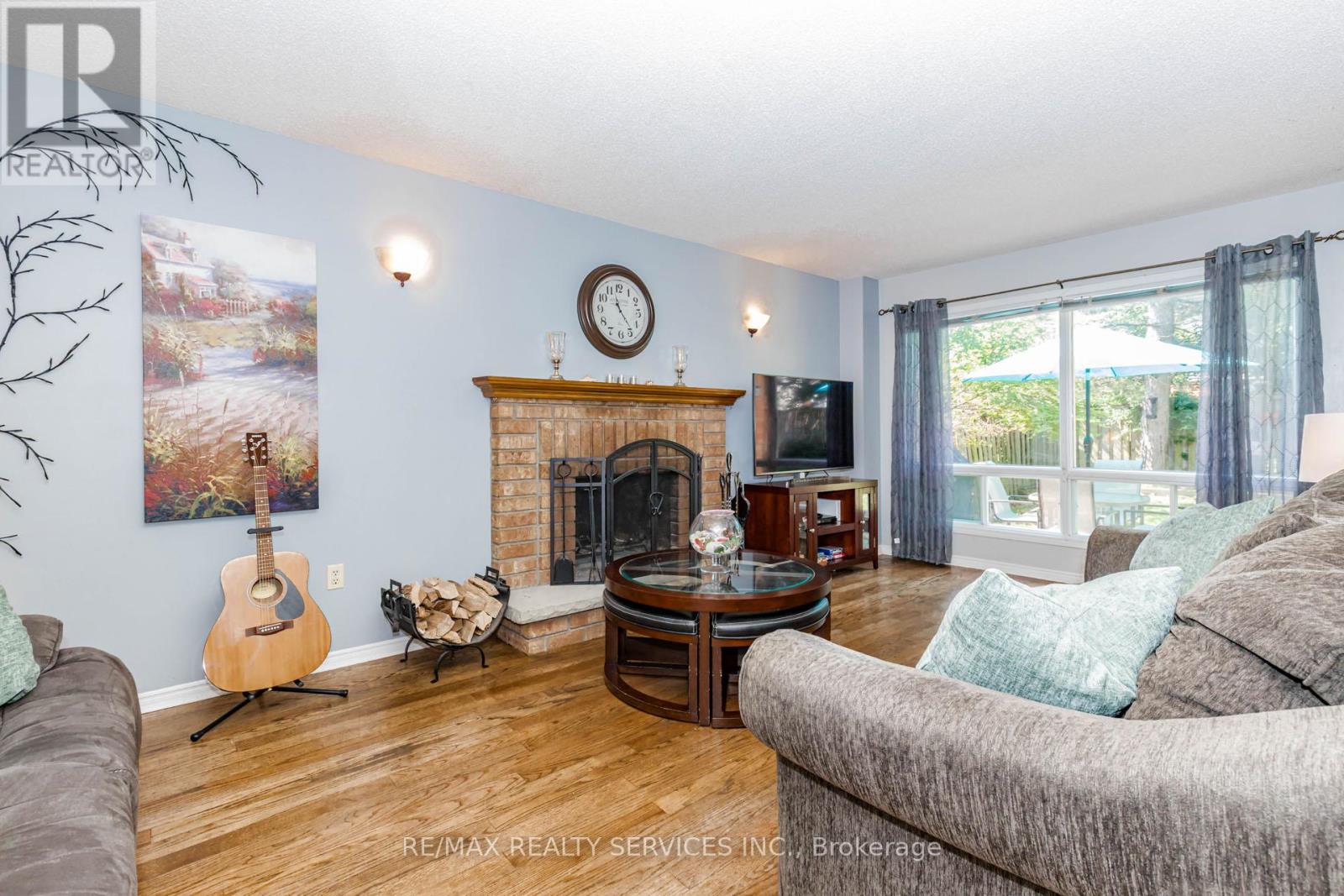 50 BARR CRESCENT - 18