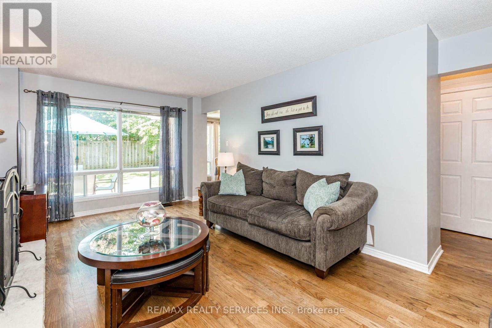 50 BARR CRESCENT - 19