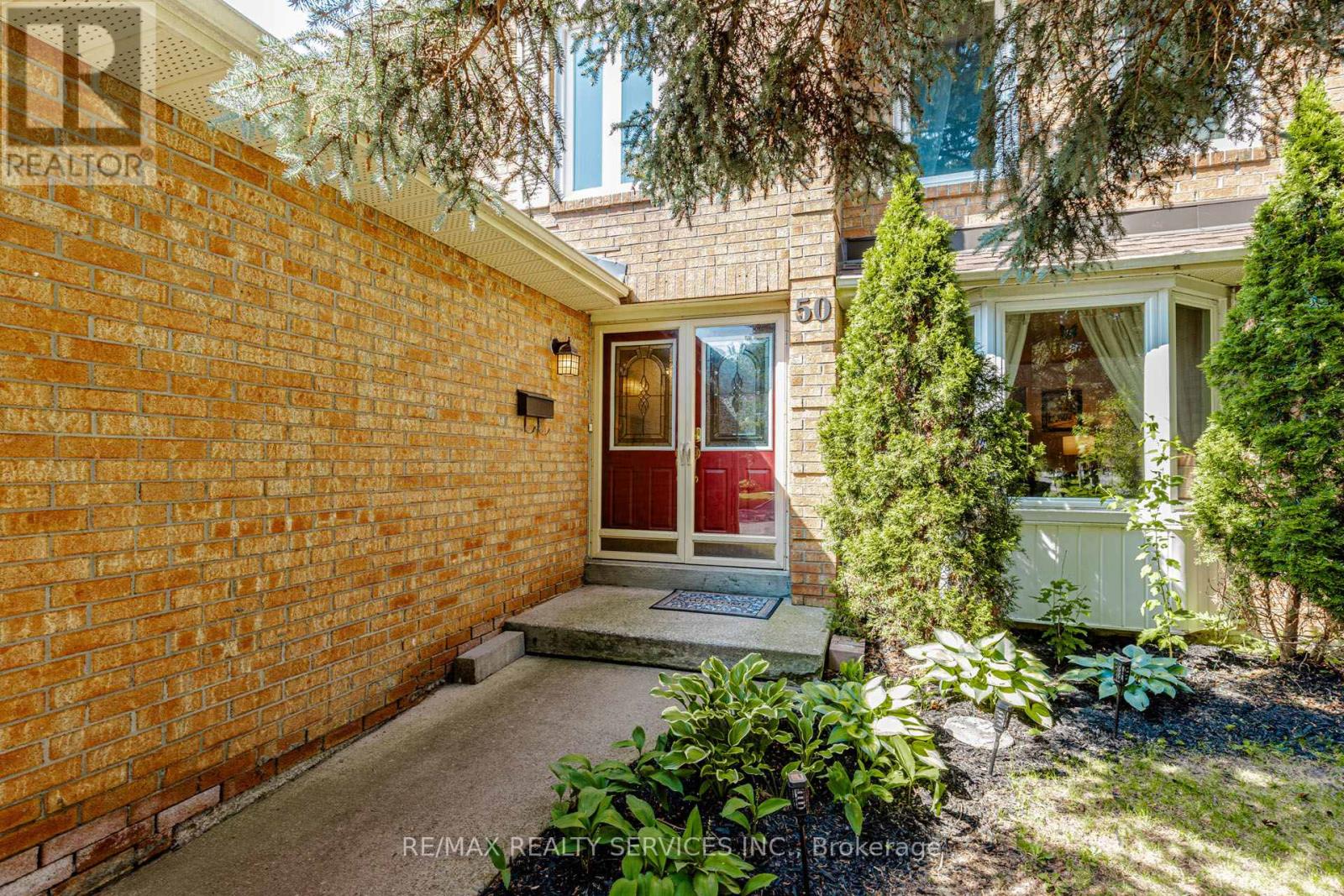 50 BARR CRESCENT - 2