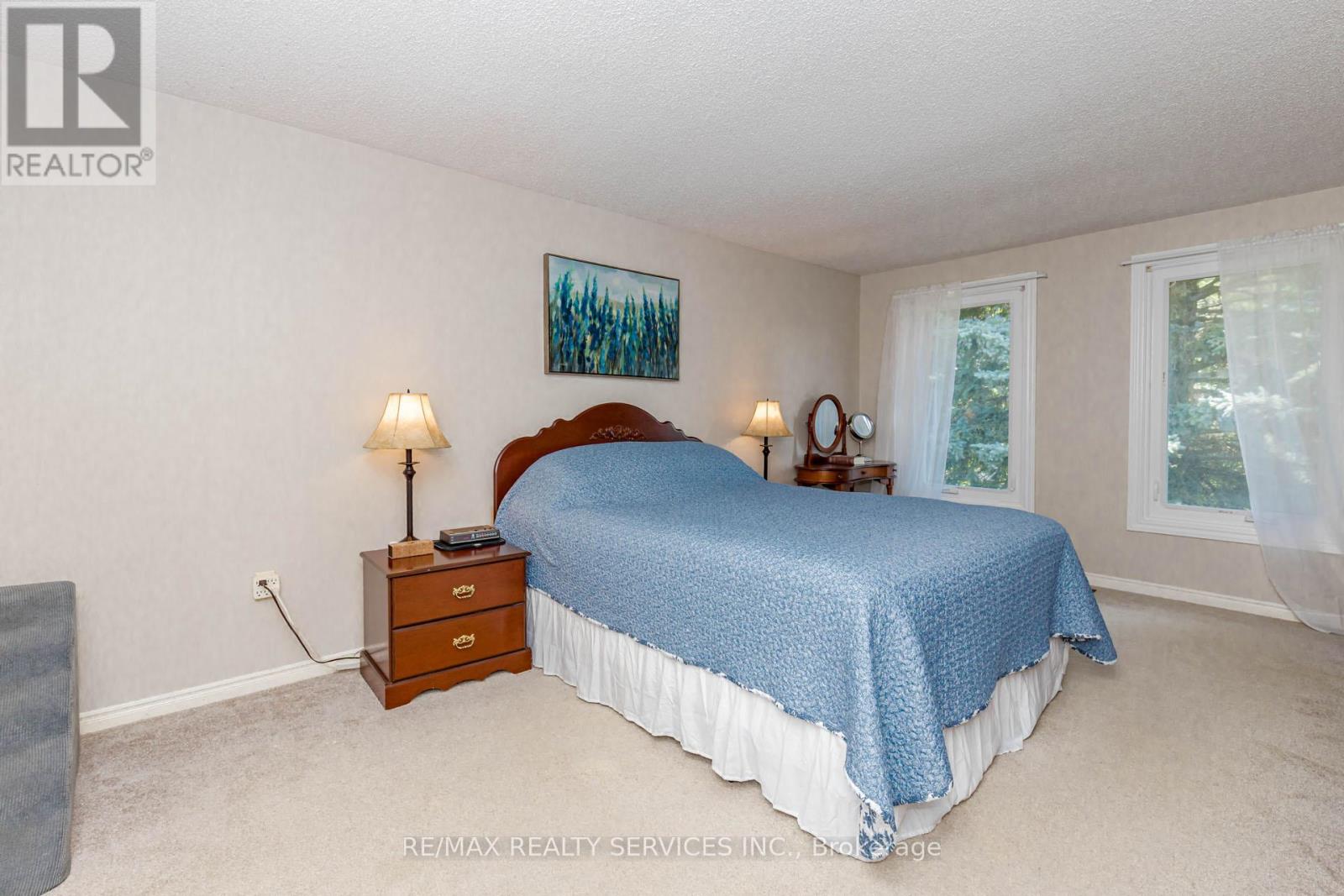 50 BARR CRESCENT - 22