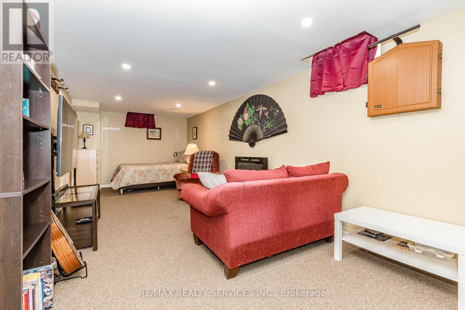 50 BARR CRESCENT - 26