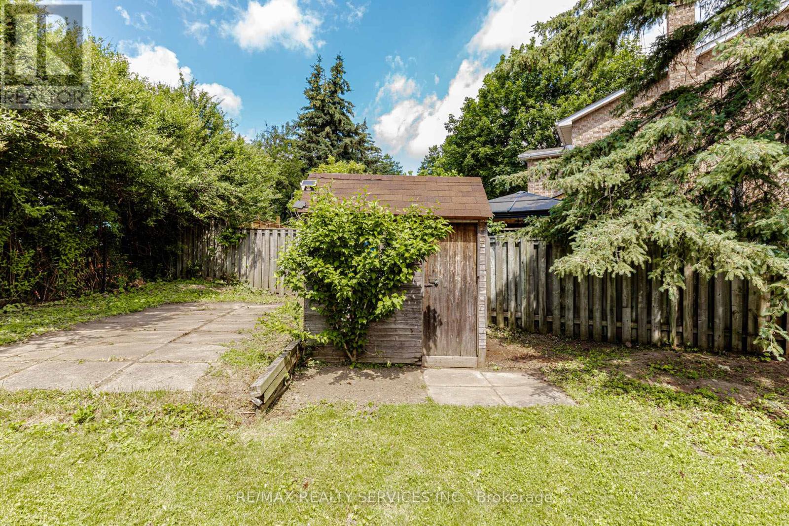 50 BARR CRESCENT - 33
