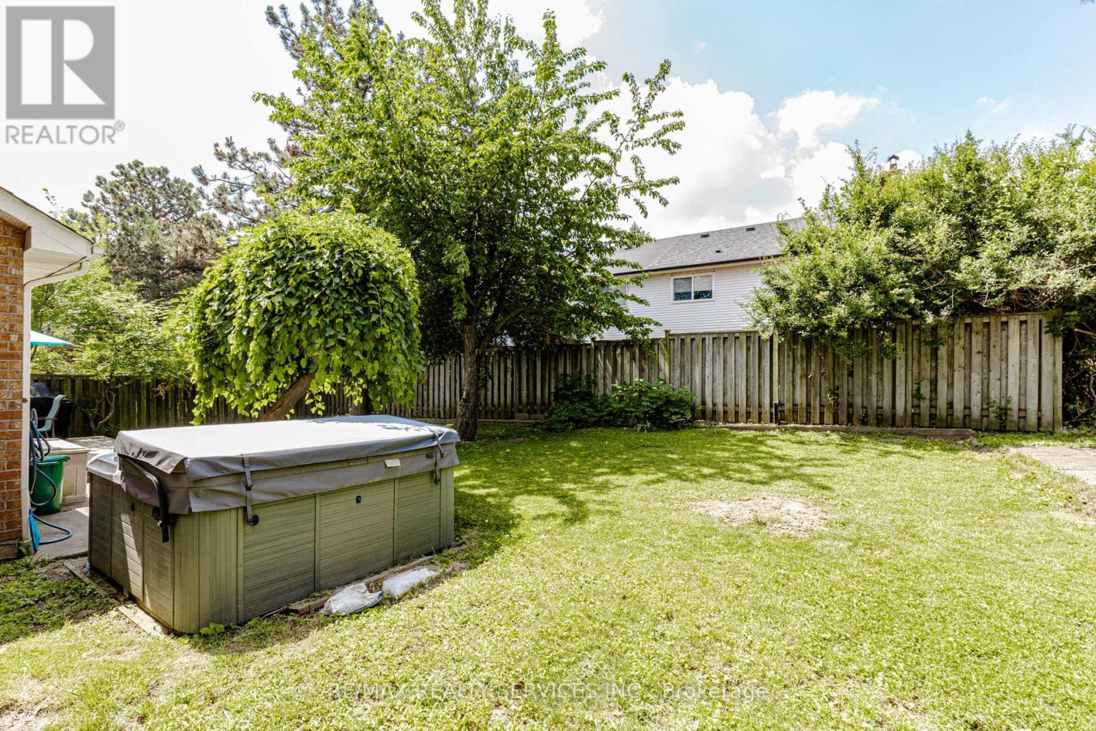 50 BARR CRESCENT - 35