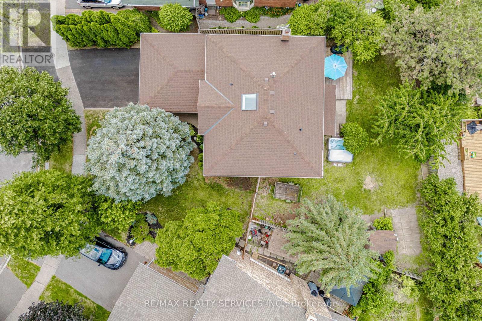50 BARR CRESCENT - 38