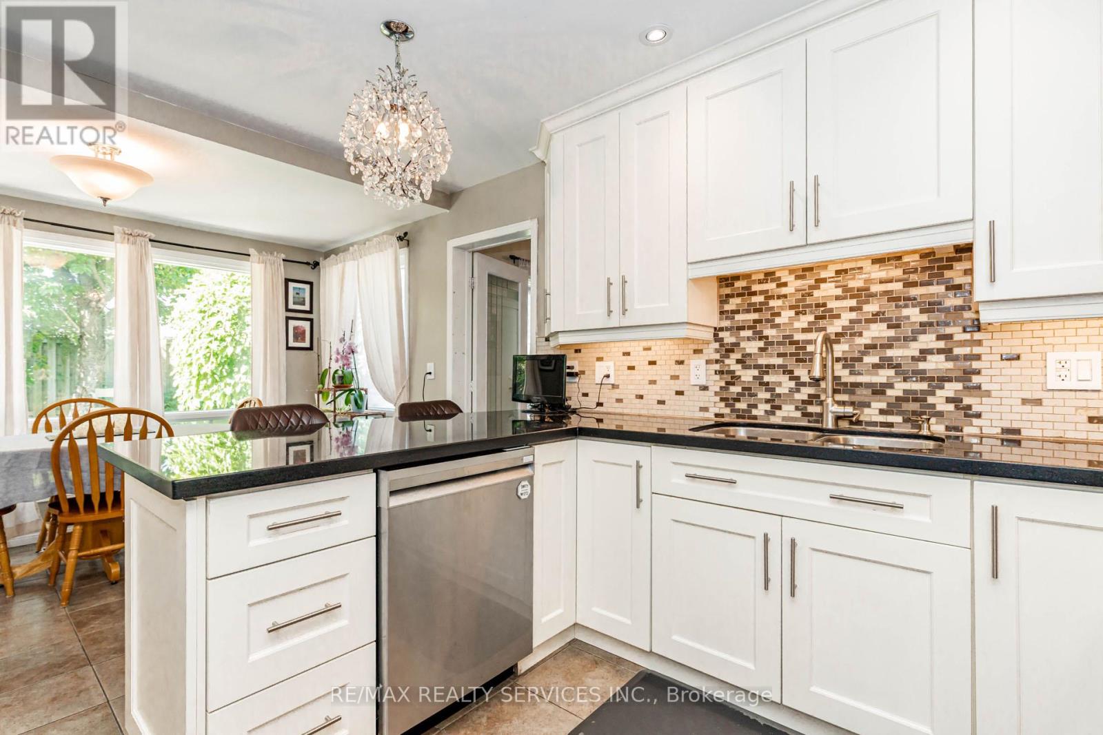 50 BARR CRESCENT - 7