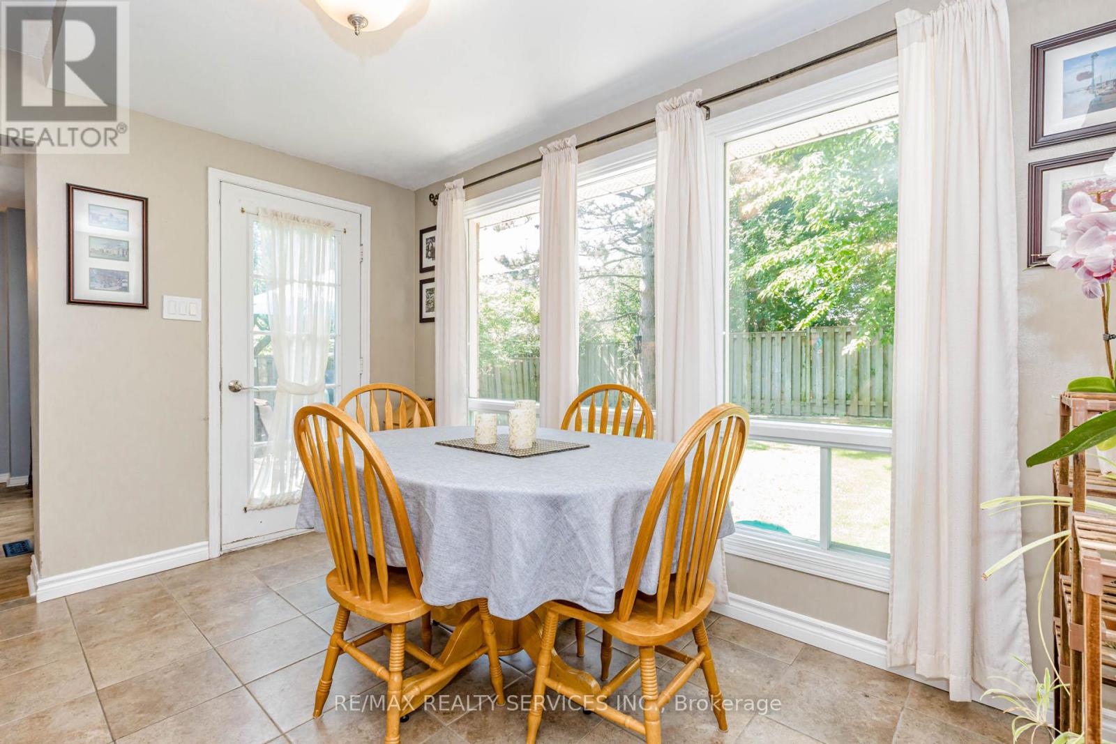 50 BARR CRESCENT - 9