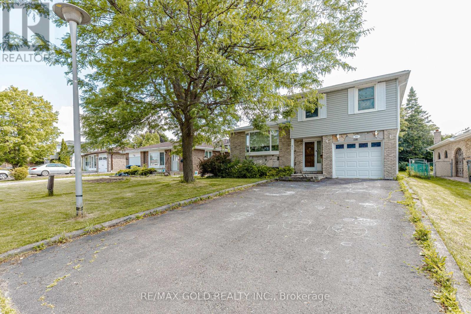 31 GONDOLA CRESCENT - 1