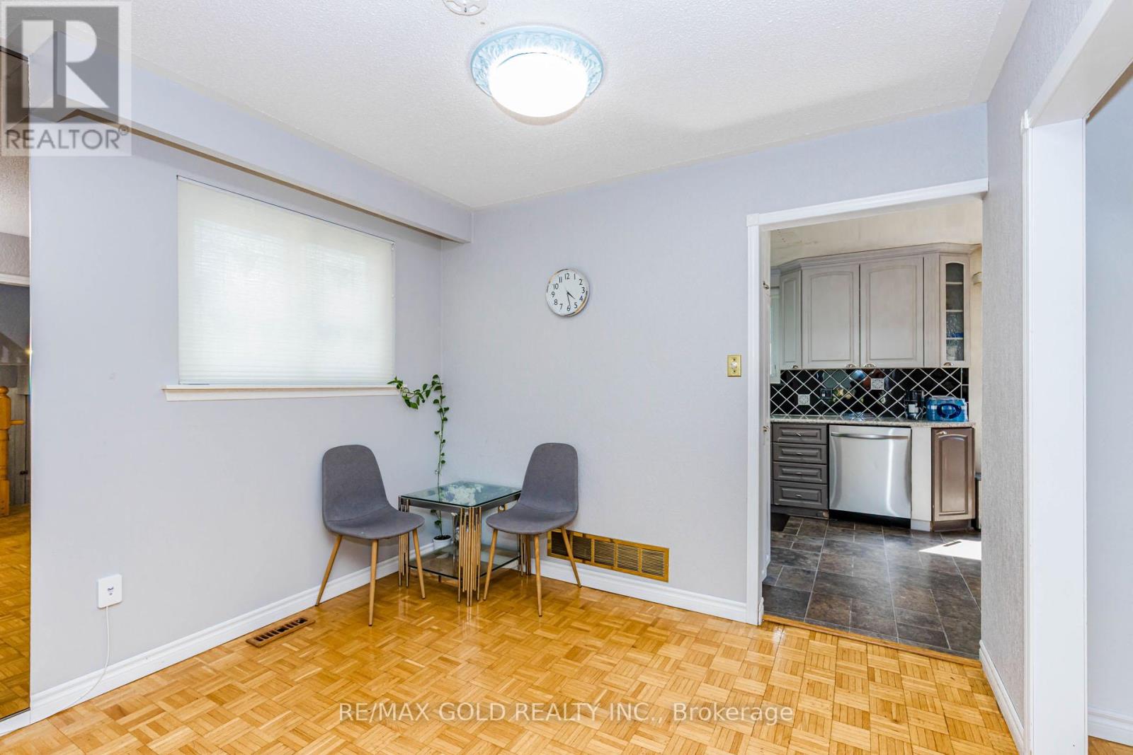 31 GONDOLA CRESCENT - 12