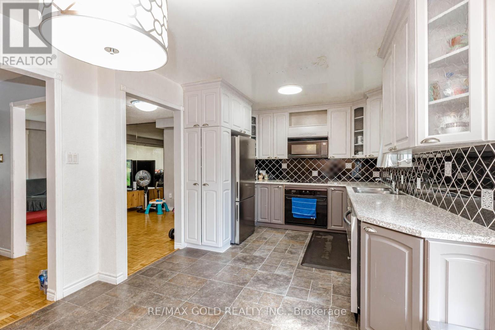 31 GONDOLA CRESCENT - 18