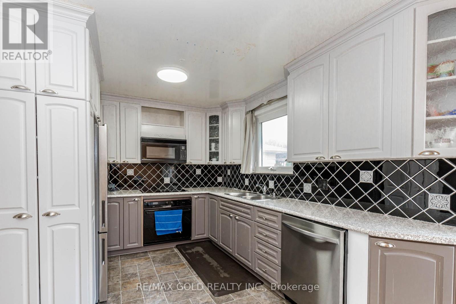 31 GONDOLA CRESCENT - 19