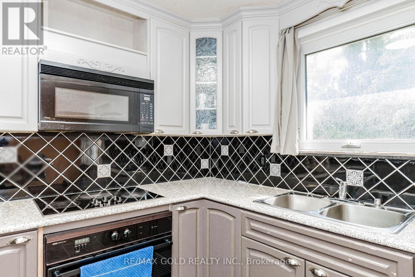 31 GONDOLA CRESCENT - 20