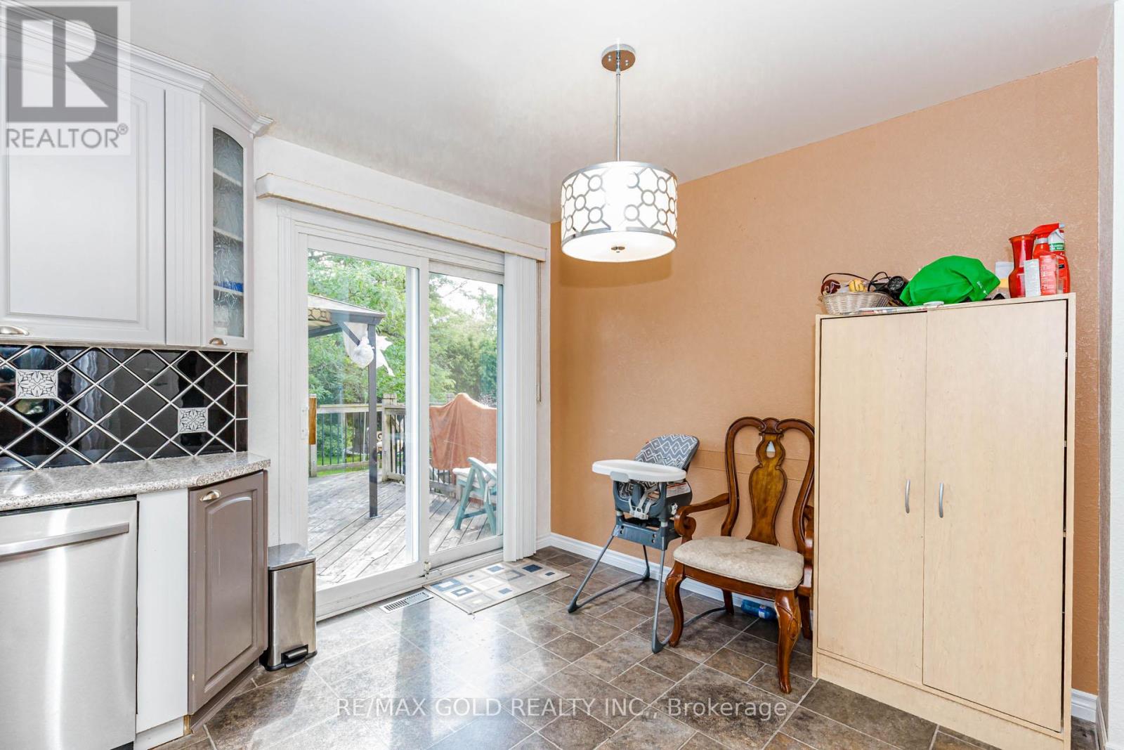 31 GONDOLA CRESCENT - 23