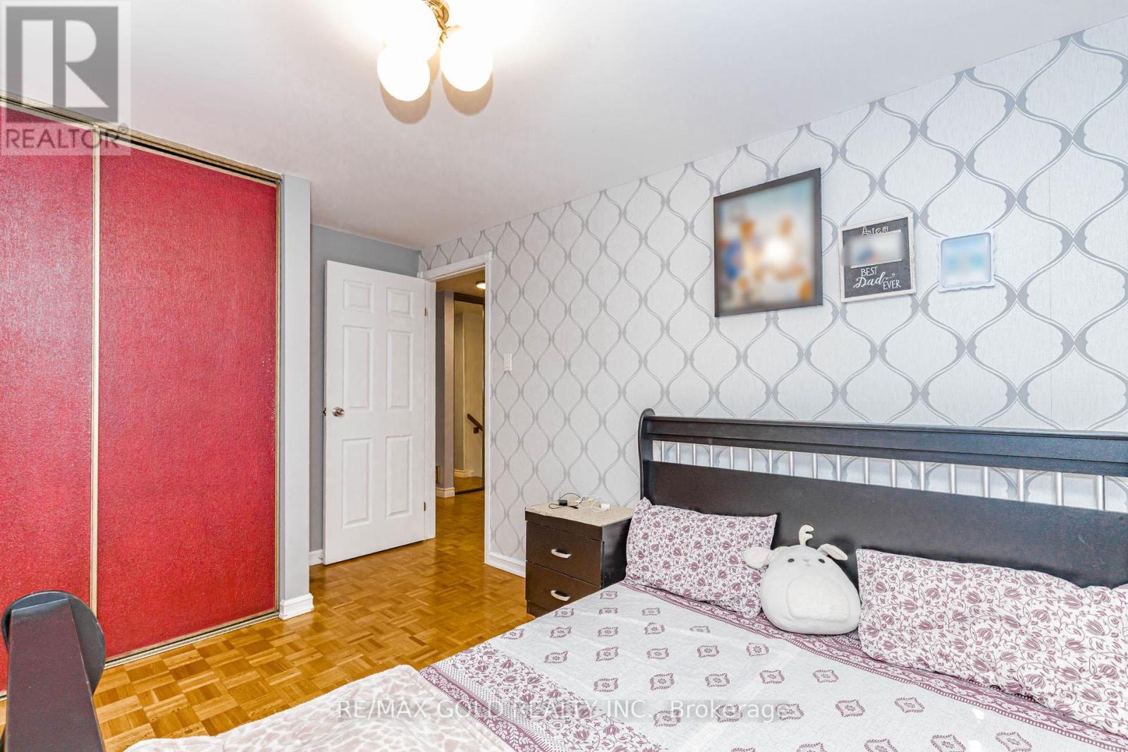 31 GONDOLA CRESCENT - 32