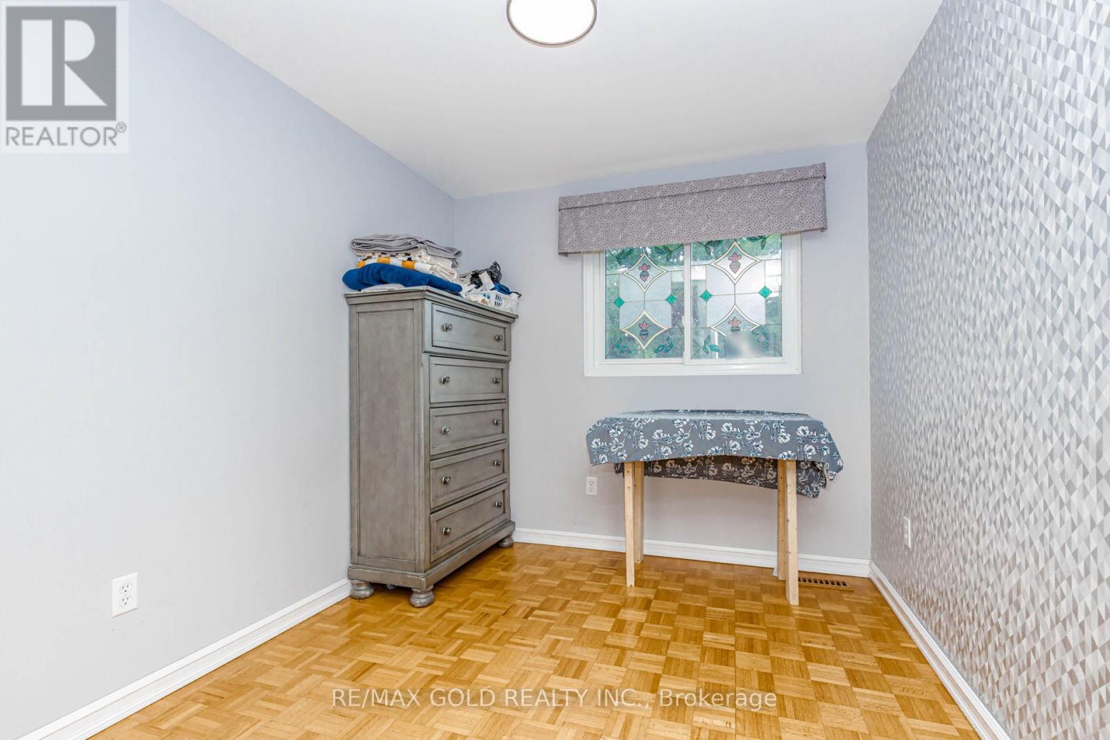 31 GONDOLA CRESCENT - 34