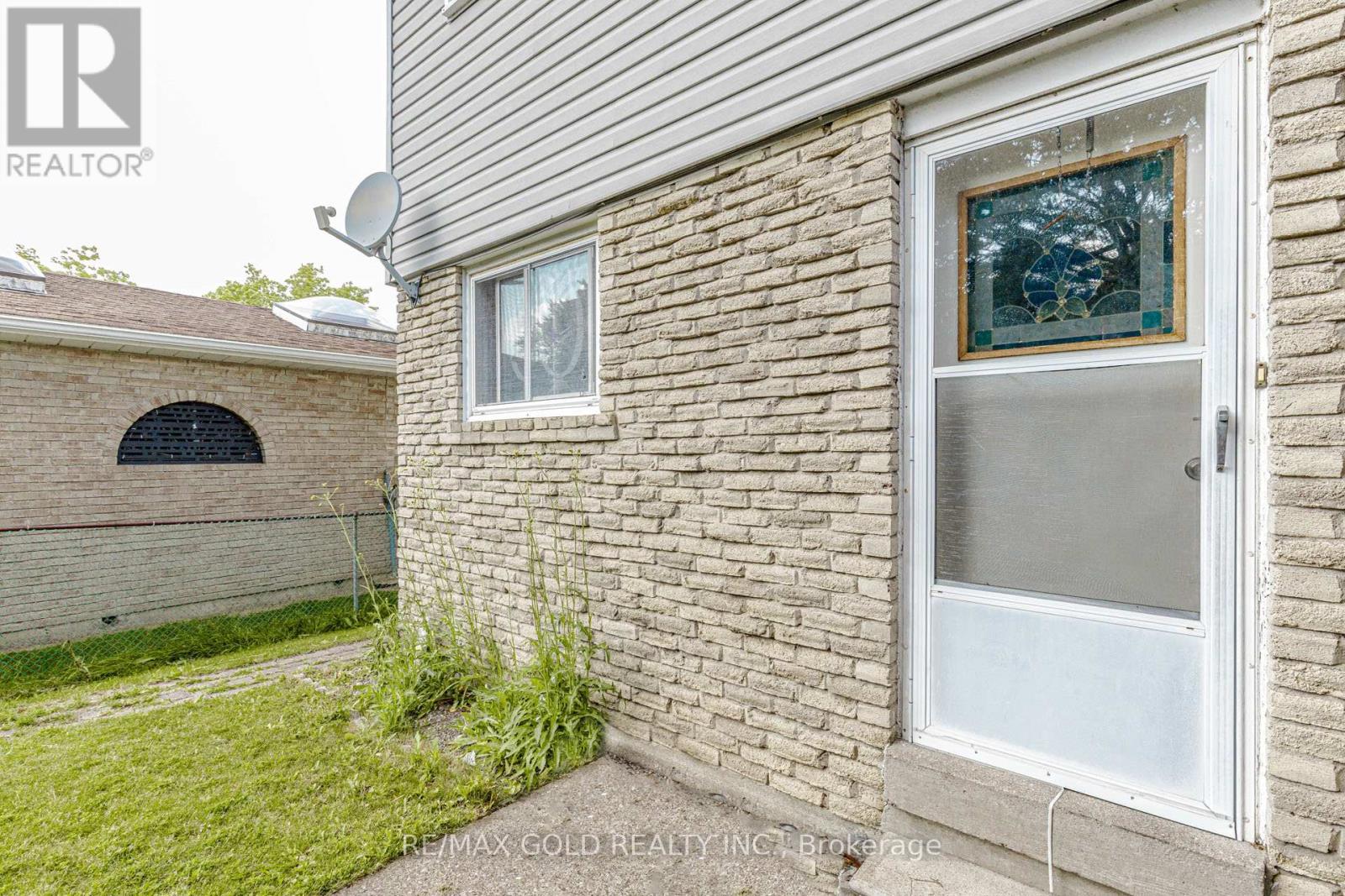 31 GONDOLA CRESCENT - 36