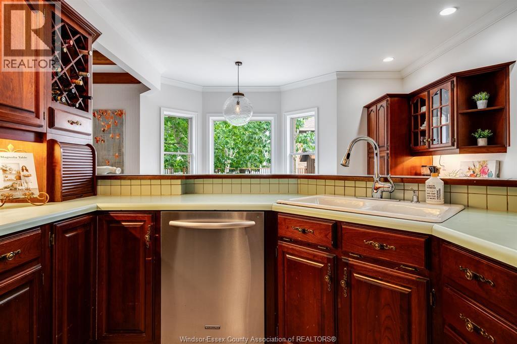 323 TALBOT STREET South - 23