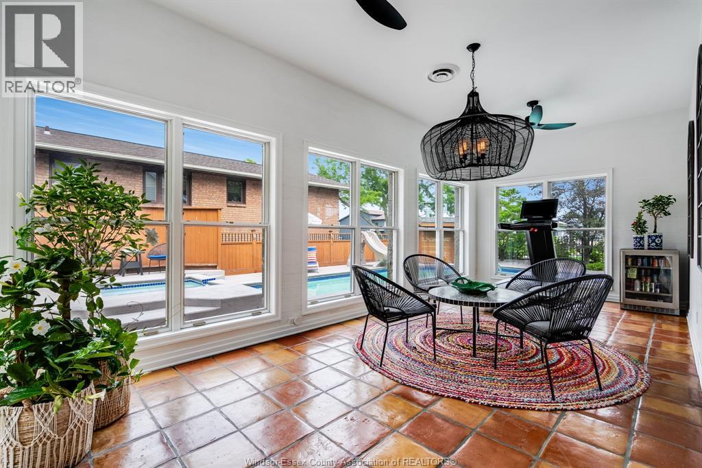 323 TALBOT STREET South - 31