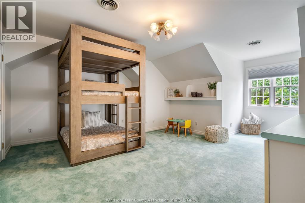 323 TALBOT STREET South - 34