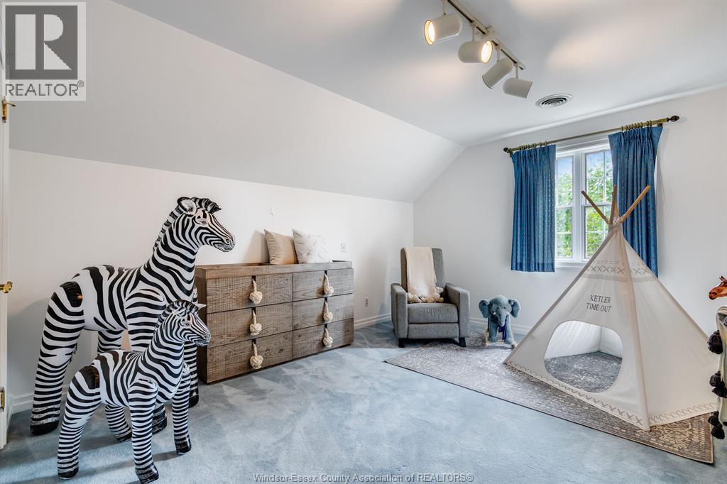 323 TALBOT STREET South - 37