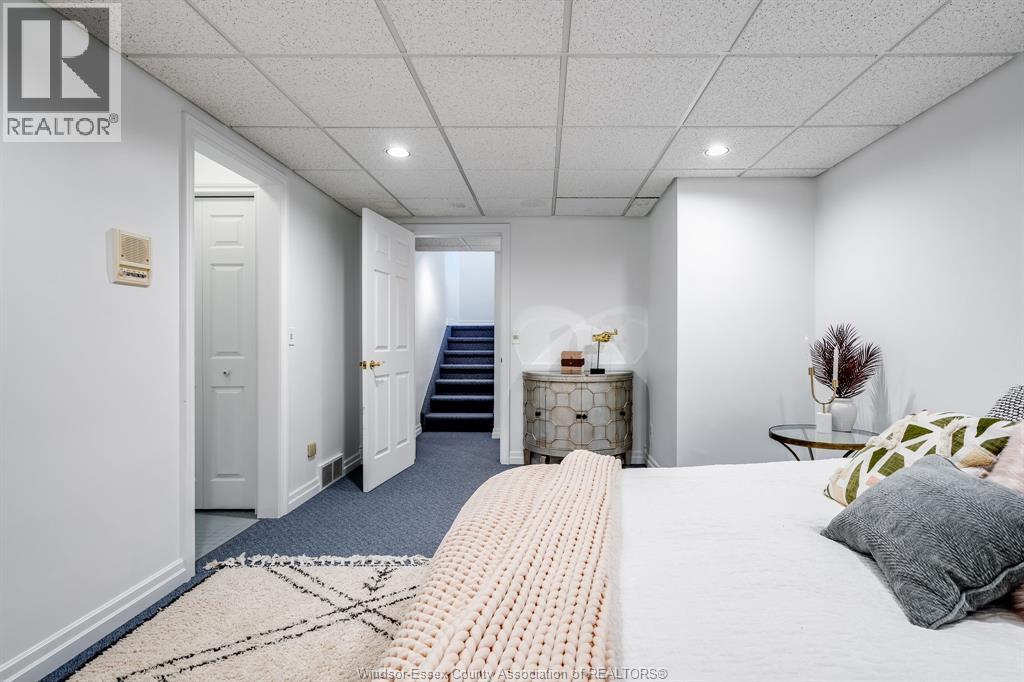 323 TALBOT STREET South - 39