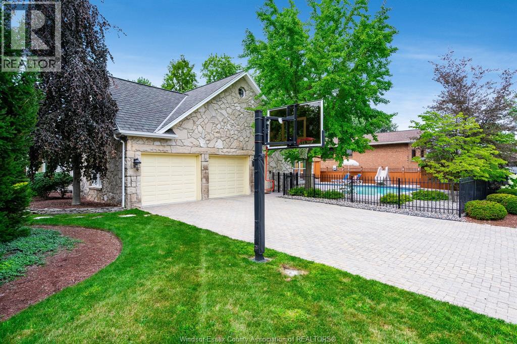 323 TALBOT STREET South - 44