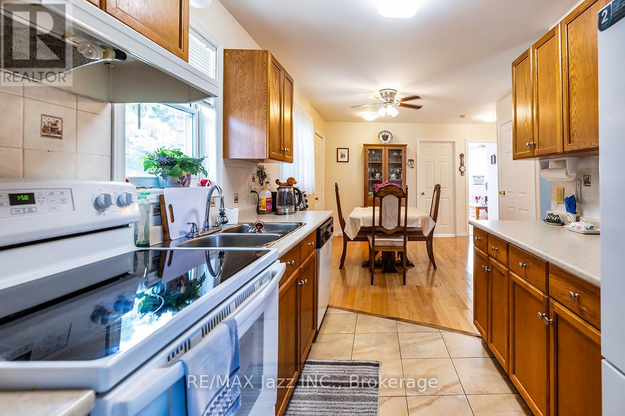 27 WAVERLEY ROAD - 15