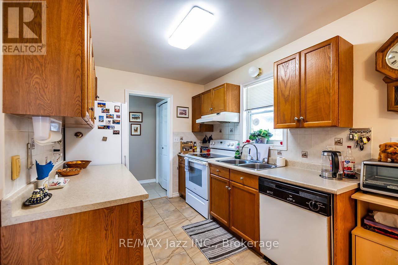 27 WAVERLEY ROAD - 17